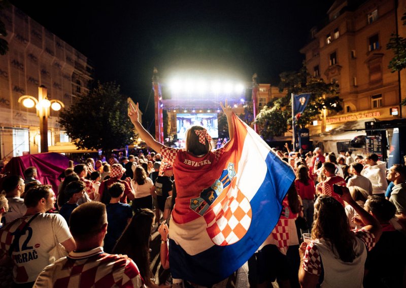 Unatoč porazu od Engleske, jedna stvar oduševila je tisuće navijača: 'Dolazimo opet!'