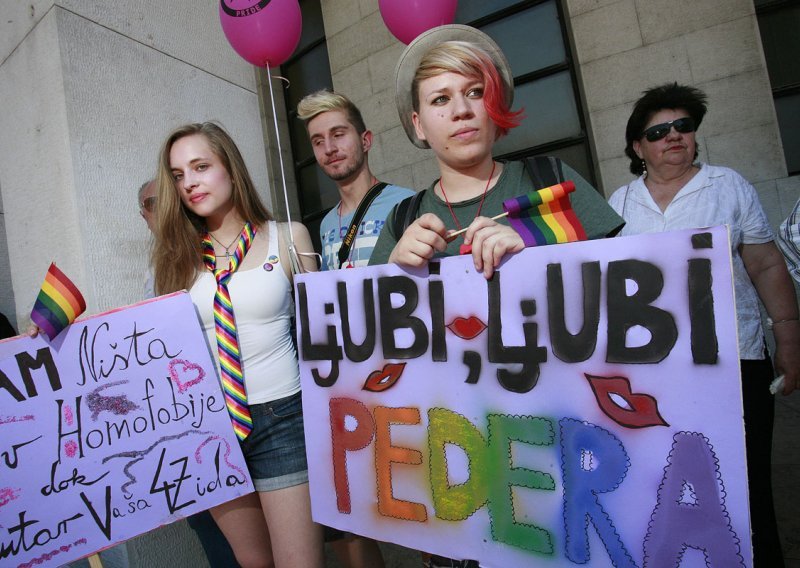 Gay brakovi podijelili Europu; Zapad 'za', istok protiv, a donedavno je homoseksualnost u Rusiji bila i mentalna bolest