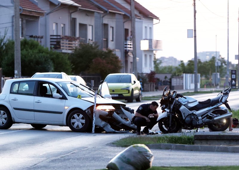 Tragedija kod Osijeka: Žena skretala u dvorište, motociklist udario u auto i poginuo
