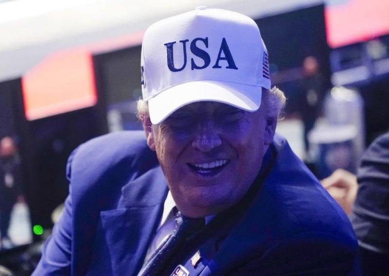 Trump prijeti naplaćivanjem prolaza kroz Hormuz ako propadne sporazum s Iranom