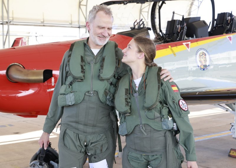 Fotografije kralja Filipa i princeze Leonor obišle svijet: Zajedno poletjeli vojnim zrakoplovima