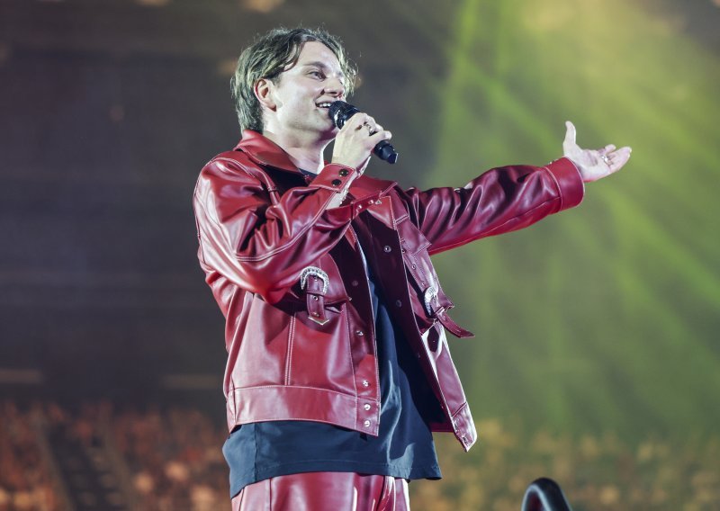 Emocije, hitovi i ovacije obilježili prvi koncert Jakova Jozinovića u zagrebačkoj Areni