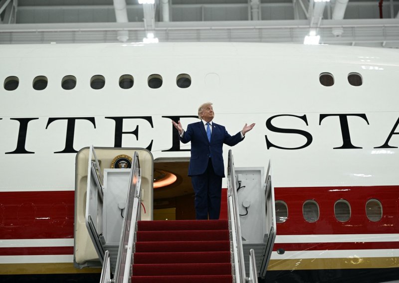 Trump predstavio novi Air Force One: Luksuzni Boeing iz Katara ulazi u predsjedničku flotu SAD-a