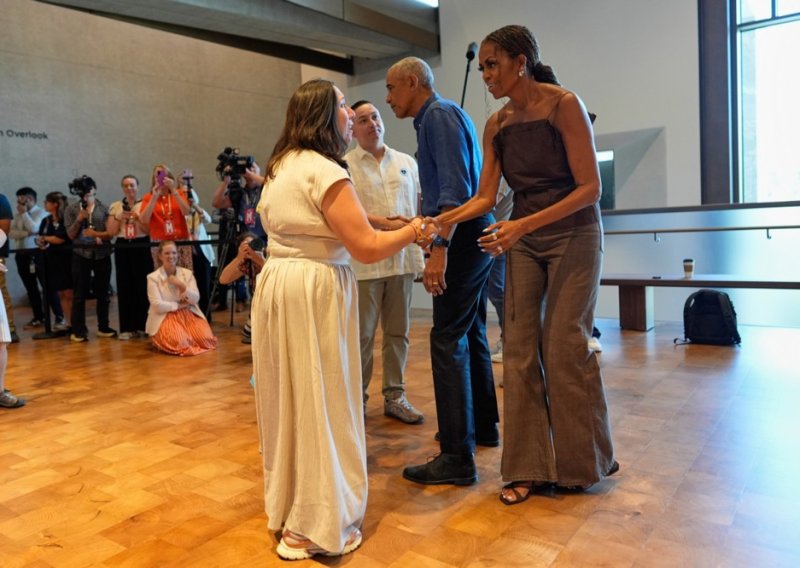 Michelle Obama prkosi modnim pravilima: U boji jeseni zablistala usred ljeta