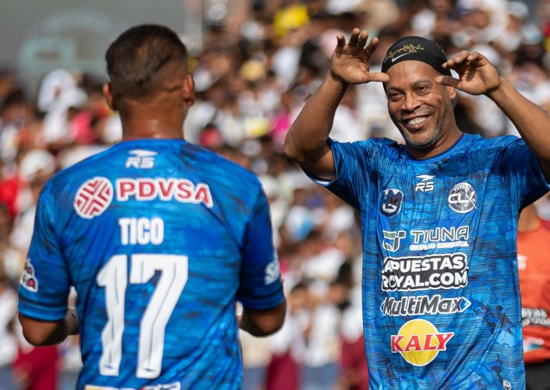 Ronaldinho se senzacionalno vraća! Potpisao je za talijanskog trećeligaša, predstavljanje u utorak