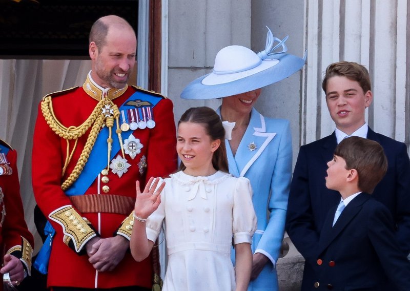 Dvostruko slavlje u obitelji: Objavljena dosad neviđena fotografija Williama i princeze Charlotte