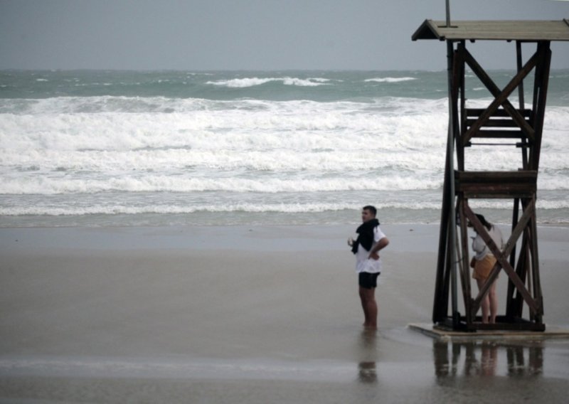 Na španjolskoj plaži poginula tri dječaka: Izdano upozorenje zbog valova