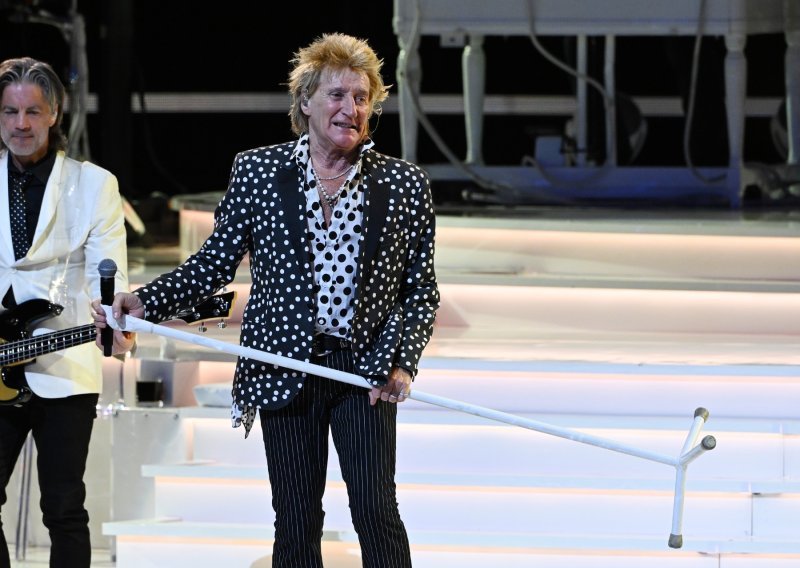 Rod Stewart jedva stajao na pozornici: Koncert prekinut, pjevač hitno trebao kisik