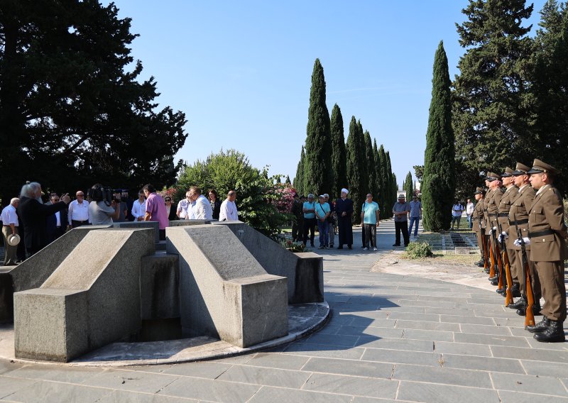 U Splitu i Rijeci položeni vijenci povodom Dana antifašističke borbe