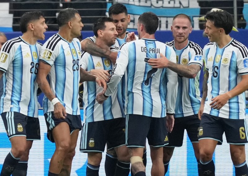 Čudesni Messi s dva povijesna gola sredio Austriju i odveo Argentinu u drugi krug