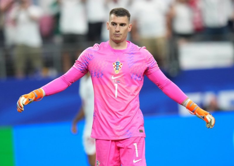 Dominik Livaković sve dalje od Dinama. Prelazi u redove velikog suparnika?