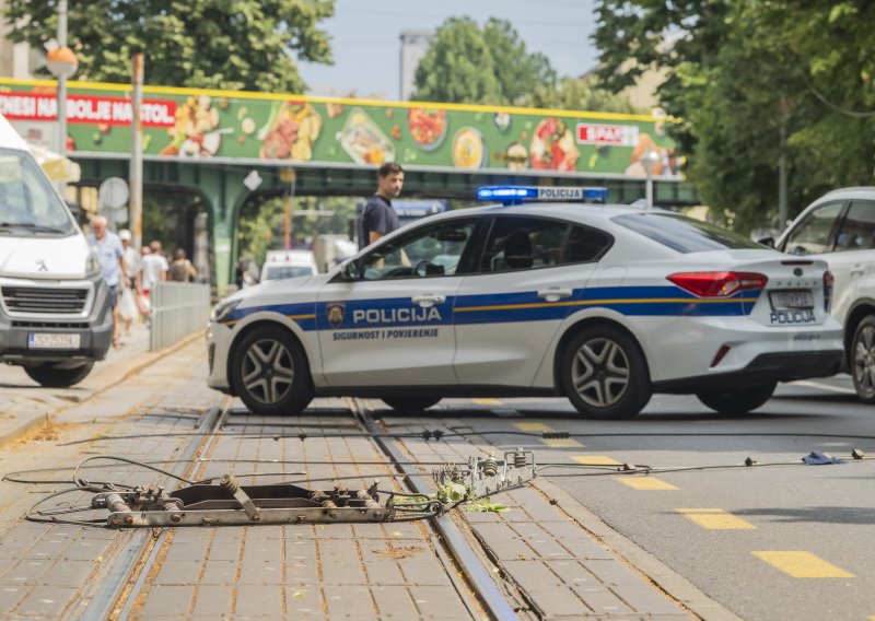 Kamion ponovno potrgao tramvajsku mrežu u Zagrebu, umjesto tramvaja voze autobusi