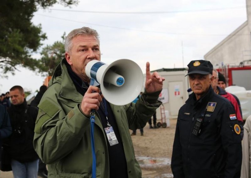 Ostojić: 'Ne podižite ograde ako niste spremni pucati po ljudima'