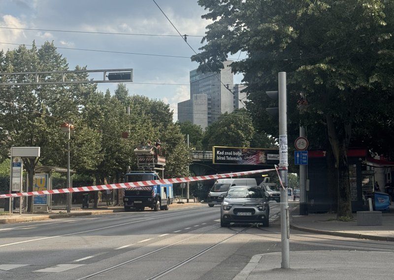 Djelomično zatvorena Savska cesta u Zagrebu: Tramvaji i automobili voze obilazno