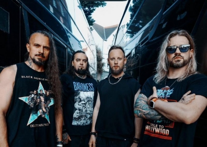 Black Sonic Pearls je predgrupa za Breaking Benjamin