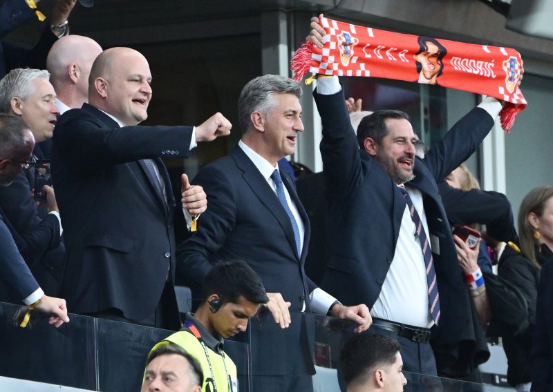FOTOGALERIJA Pogledajte kako su Plenković, Šušnjar i Glavina navijali za Vatrene u Torontu