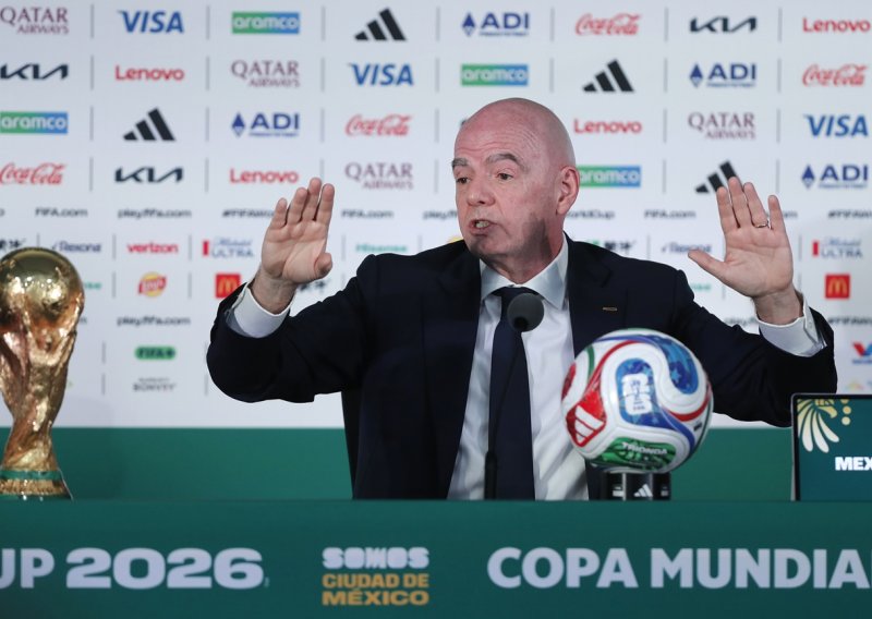 Navijači su svoje rekli o pauzama tijekom utakmice. Infantino najavio sljedeće korake