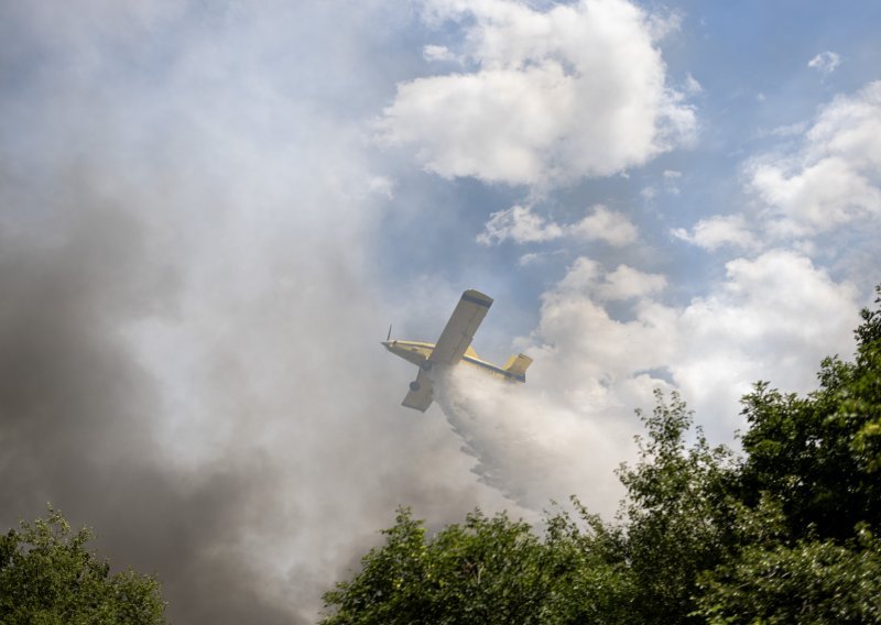 FOTO Nova drama u Mostaru: Ponovno buknuo požar, naređena evakuacija