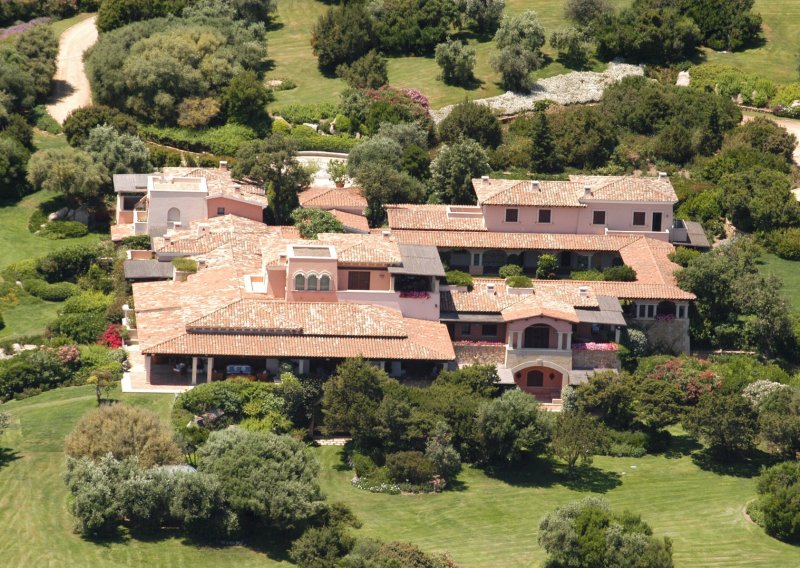 Poznato tko je kupio Berlusconijevu 'bunga bunga' vilu