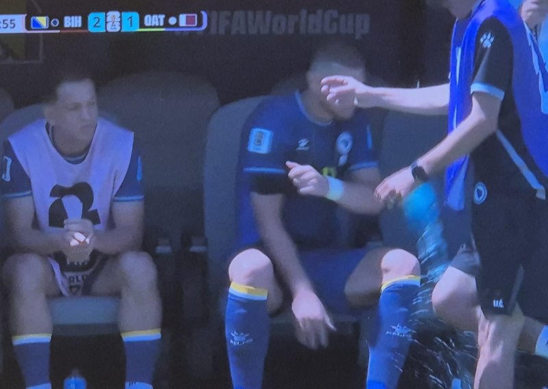 Edin Džeko eksplodirao od bijesa kada ga je Barbarez izvadio iz igre