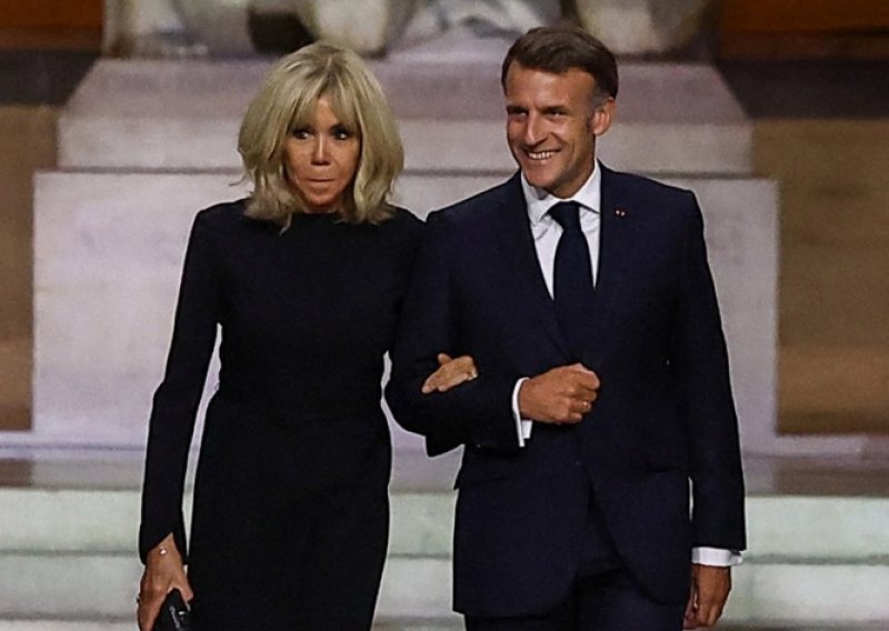 Jednostavno i elegantno: Brigitte Macron zna da s ovim komadom nikada nema pogreške