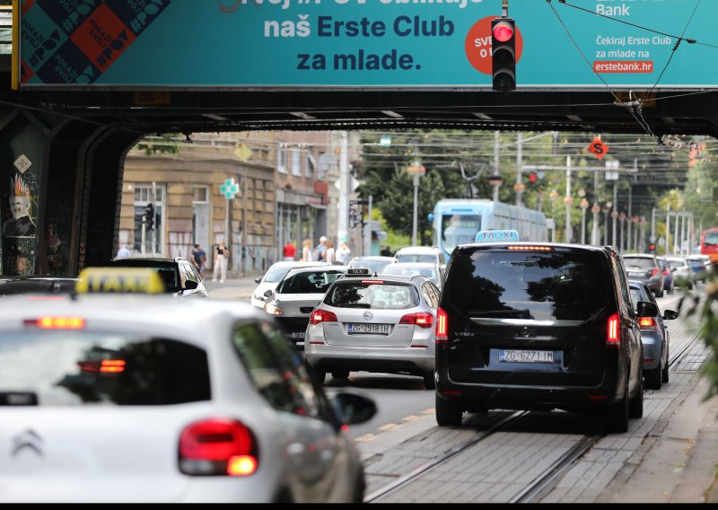 Velika promjena na Savskoj cesti: Nema više automobilom na tramvajsku prugu