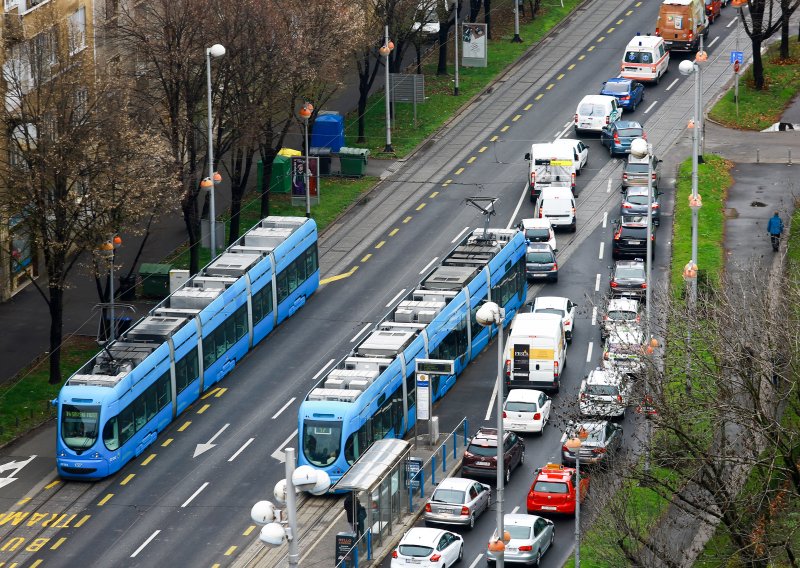 Savska više neće biti ista: Stižu barijere na žute trake, taksisti neće biti sretni