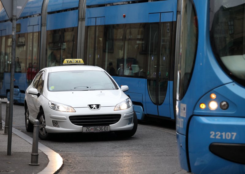 Kraj 'deranju' putnika i ludim cijenama u taksijima: Pogledajte kakva pravila stižu