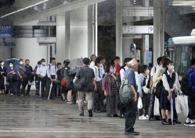 Japan evakuirao više od dva milijuna ljudi zbog tajfuna Mekhala
