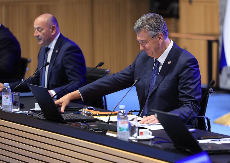 Vlada kadrovirala iza zatvorenih vrata, ovo su najvažnije odluke