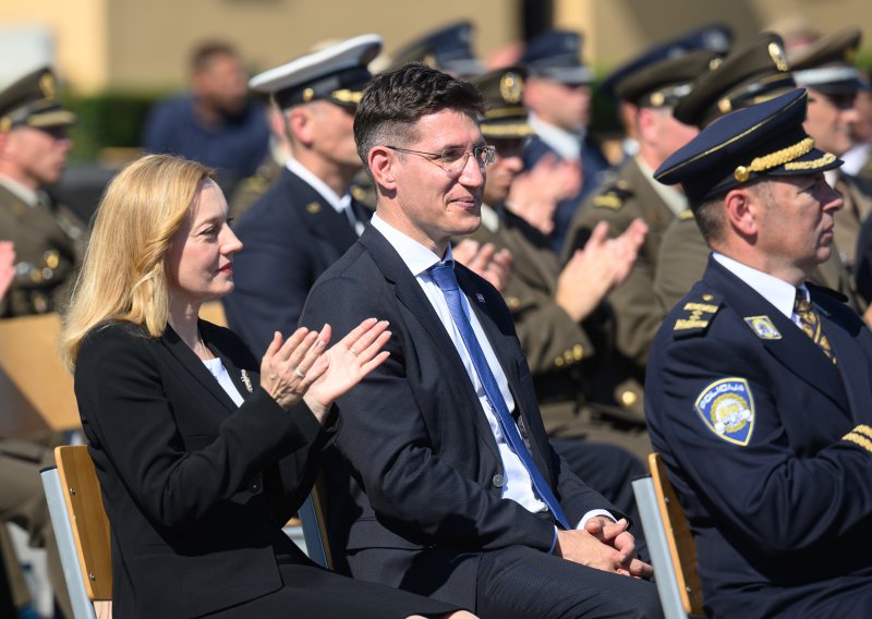 FOTO Promovirani polaznici vojnih škola: Među njima i dvoje saborskih zastupnika
