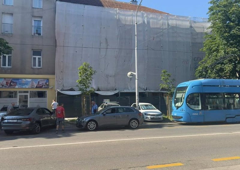 Zbog sudara u žutoj traci tramvaji stoje na Maksimirskoj: 'I tu treba barijere'