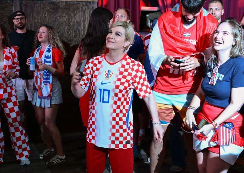 Kolinda opet u kockicama: Pogledajte kako je navijala u Philadelphiji