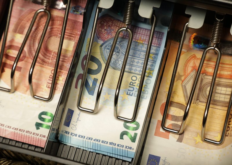 Više gradova i jedna županija zadužuju se za milijunske iznose: Na što ide novac?