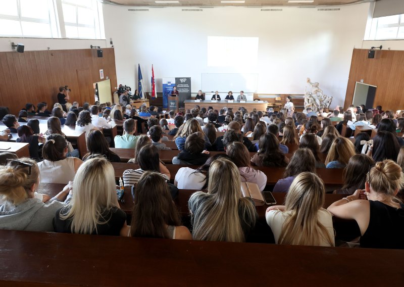 Ministarstvo dodijeljuje stipendije za učenje o kulturnoj baštini i hrvatskog jezika
