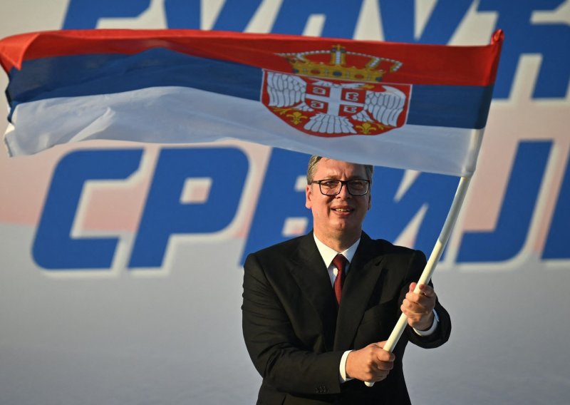 Aleksandar Vučić najavio svoju ostavku - što se zapravo krije iza tog poteza?