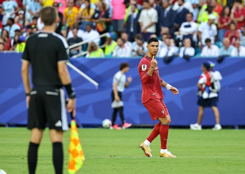 Ronaldo ponovno šokirao: Pazite što je napravio s posebnim kopačkama posvećenima sebi