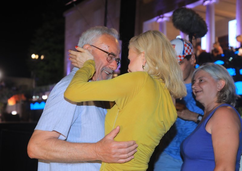 'Podigni tu veštu, sve će ti ispast!': Jelenu Rozgu do suza nasmijao očev zabrinuti komentar