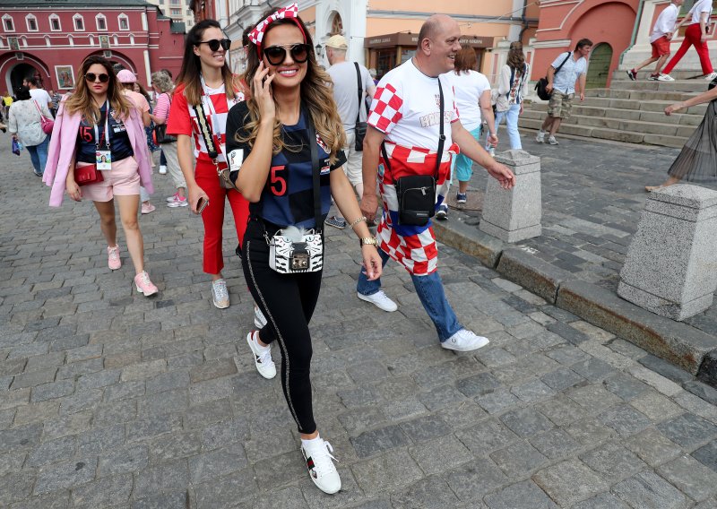 Hlače o kojima svi pričaju: Adriana Ćaleta-Car odabrala jedan od najneobičnijih modela sezone
