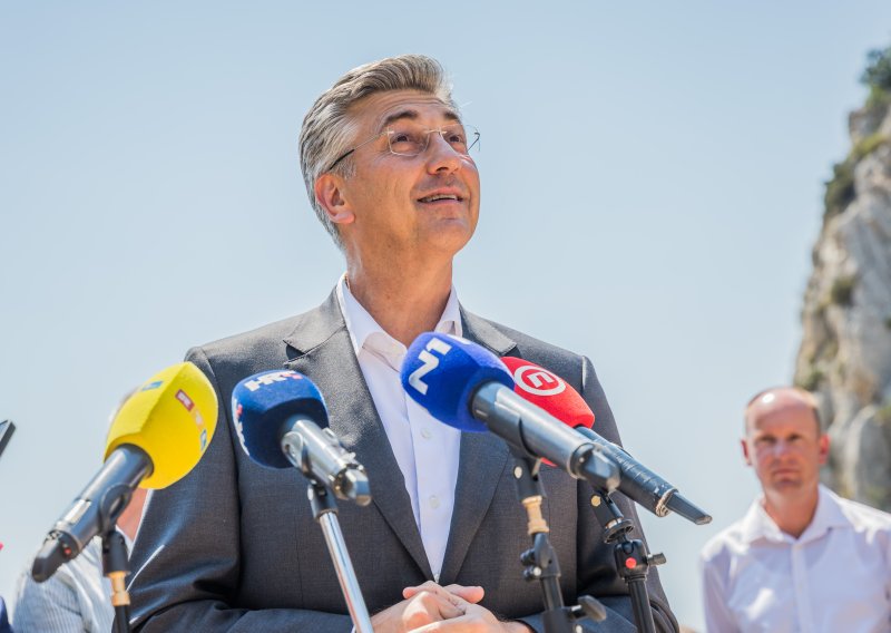 Premijer kritizirao trgovačke centre: To nije normalno, ali Vlada tu ne može ništa