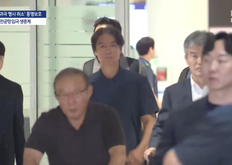 Najveći skandal u povijesti Južne Koreje: Pogledajte kako su bijesni navijači dočekali osramoćenog izbornika i igrače