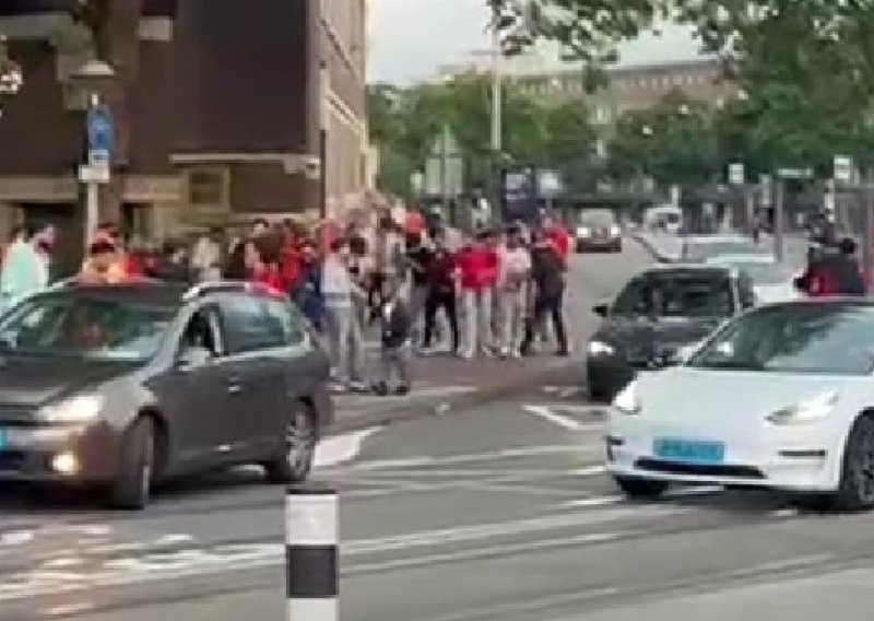Pogledajte lude scene iz Amsterdama: Nizozemska ispala, a grad slavi...