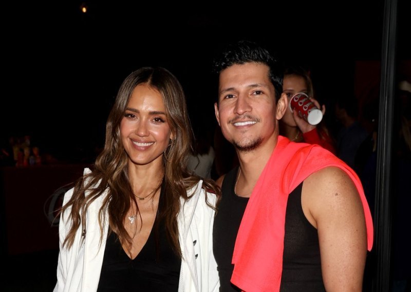 Jessica Alba blista u Italiji: pokazala zavidnu figuru i romantične prizore sa dečkom