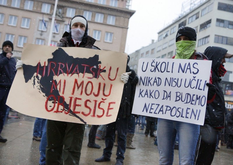 Bespoštedni rat ludih i zbunjenih