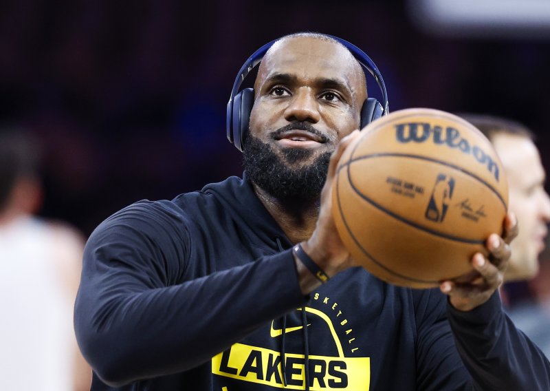 LeBron James nastavlja karijeru, ali odlazi iz Lakersa