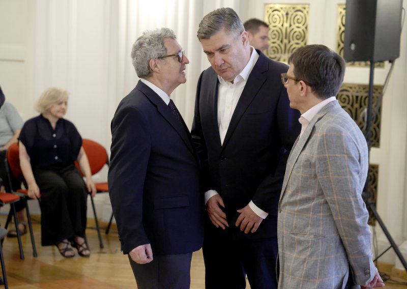 Predstavljena knjiga koja otkriva tajne diplomacije, špijunaže i međunarodnih odnosa, stigao i Milanović