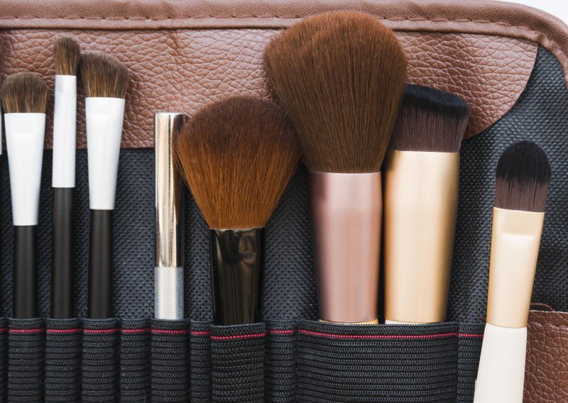 Zaboravite skupe tekućine: Najbolje sredstvo za pranje make up kistova već imate u vlastitoj kuhinji