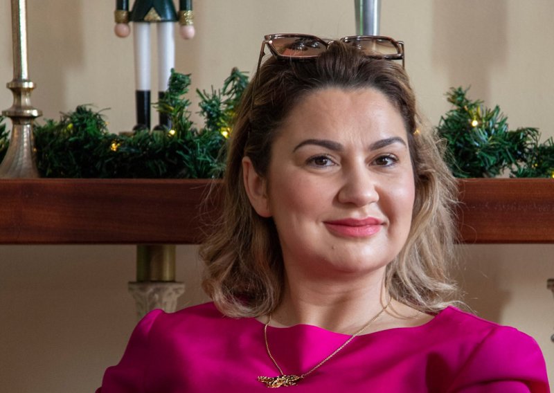 Ljubav koja ne poznaje godine: Tko je Lana Kos, operna diva o čijoj se romansi toliko piše