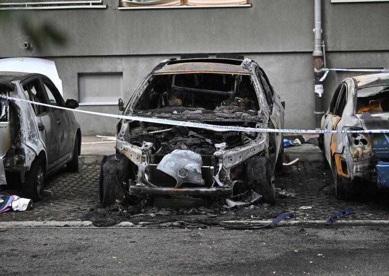 Bježali od policije pa se zabili u skladište: Auto izgorio, nekoliko je ozlijeđenih