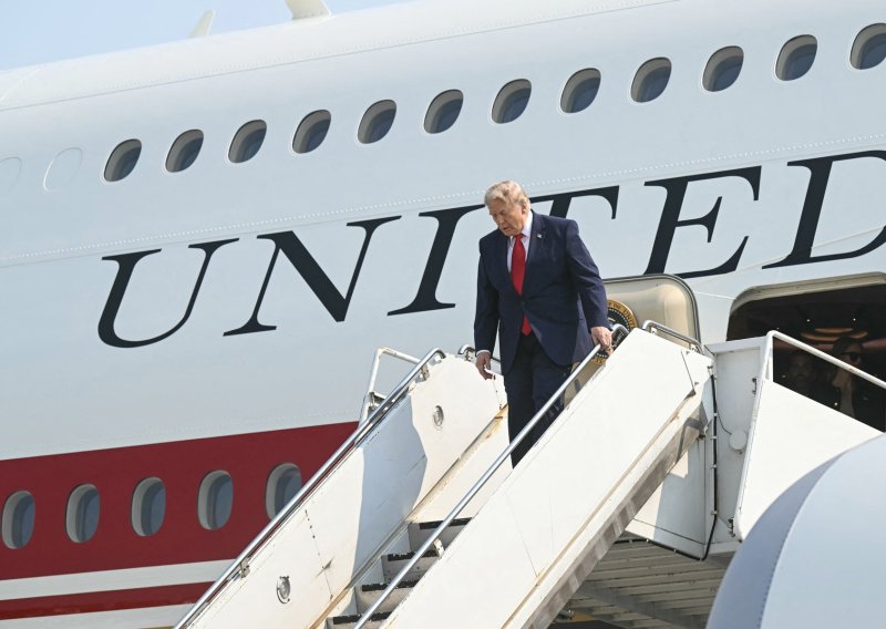Za neke 'otvorena korupcija', za Trumpa uzbuđenje: Prvi put poletio zrakoplovom koji mu je poklonio Katar